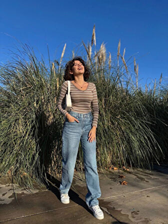 BİÇOMİ V yaka çizgili bluz bej A3699