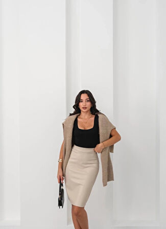 BİÇOMİ Arkadan yırtmaçlı kalem etek bej