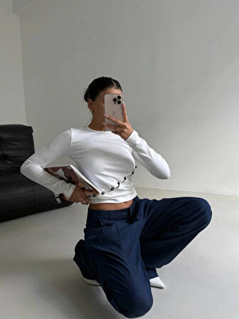 BİÇOMİ Asimetrik alt detaylı bluz beyaz