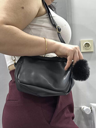 BİÇOMİ Ponpon siyah cilt çanta