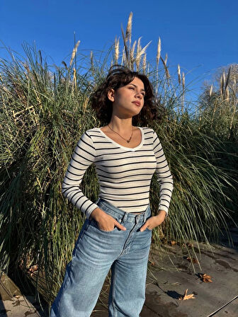 BİÇOMİ V yaka çizgili bluz beyaz A3699