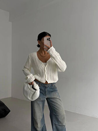 BİÇOMİ Küçük düğmeli küçük örgülü triko hırka beyaz