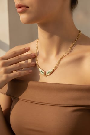 Utterly Good Serenay Kolye Pirinç Gold Renk Zirkon Taşlı Kadın Kolye