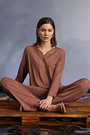 Monamise Kadın Yakası Dantelli Nakışlı Pijama Takımı