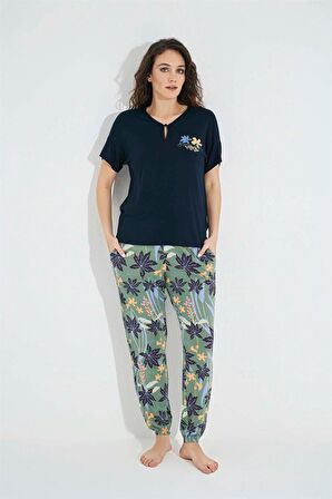 Çiçek ve Yaprak Baskılı "Summer Vacation" Pijama Takımı