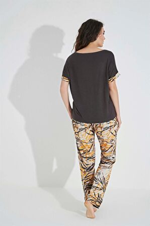Desenli Kısa Kollu "Less Mondey More Coffee" Pijama Takımı