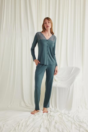 Monamise Kadın Yakası Omzu ve Paçası Dantelli Boydan Düğmeli Pijama Takımı 18537 
