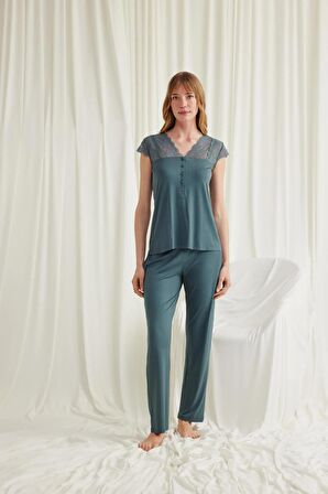 Monamise Kadın Yakası Kolu ve Omzu Dantelli Önü Düğmeli Pijama Takımı 18540 