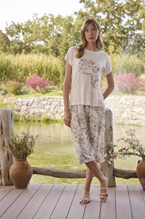 Monamise Kadın Çiçek Desenli ve Baskılı "You are Awesome" Kapri Takımı 24075 