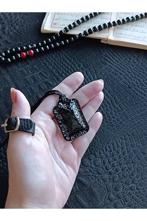 Küçük Dörtgen Cevşen Dualı Kolye Muska Hakiki Deri El Yapımı XS Parlak deri