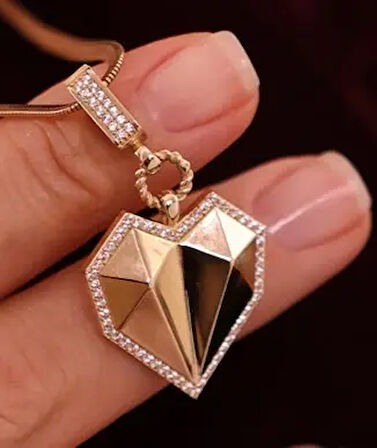 Kalp Klipsli Altın Charm