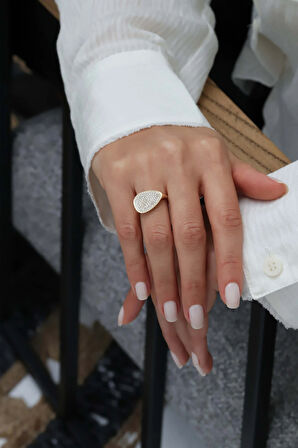 Damla Model Taşlı Altın Yüzük