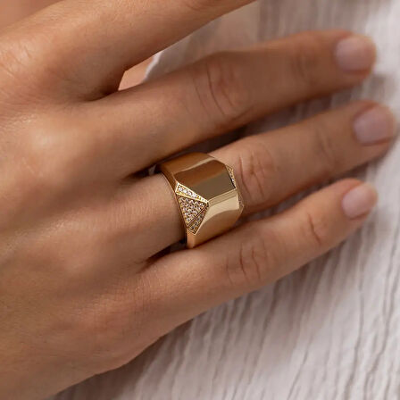 Taşlı Tasarım Altın Yüzük