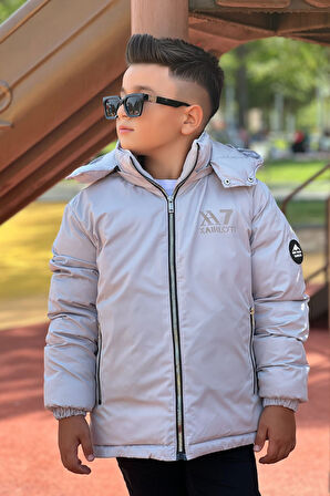 Erkek Çocuk Çıkarılabilir Kapüşonlu Baskılı Yakası Detaylı Kışlık Mont KM3501
