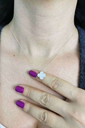 Beyaz Sedef Taşlı Tekli Yonca Kolye