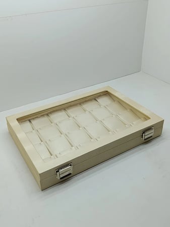 Yeni Cam Kapaklı Imera Deri Kumaş Krem Renk 34 Cm / 24 Cm 20 bölmeli Küpe Sergileme Standı