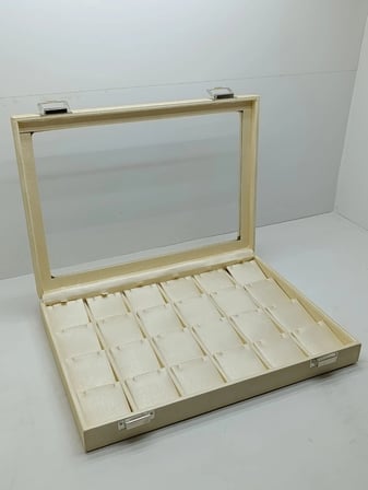 Yeni Cam Kapaklı Imera Deri Kumaş Krem Renk 34 Cm / 24 Cm 20 bölmeli Küpe Sergileme Standı