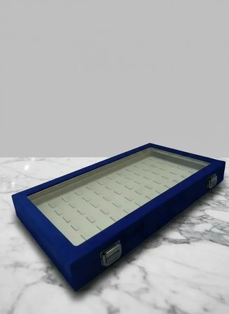 Yeni Cam Kapaklı Süet Lacivert Kumaş 45 cm / 25 cm Tırnaklı Yüzük Tablası