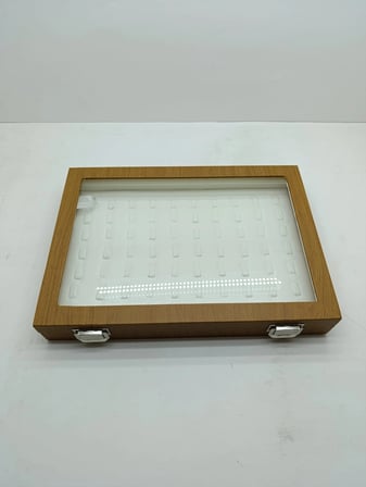 Cam Kapaklı Deri Kumaş Kahve-Krem Renk 34 cm / 24 cm Tırnaklı Yüzük Tablası