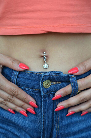 Güneş Figürlü Deliksiz Göbek Piercingi