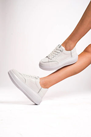 Modaya Uygun Kadın Beyaz Altın Detaylı ve Kalın Tabanlı Spor Ayakkabı 2025 Koleksiyonu BEYAZ GÜMÜŞ / 38