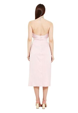 Modatalika Boyundan Zincir Bağlamalı Yırtmaçlı Midi Boy Elbise