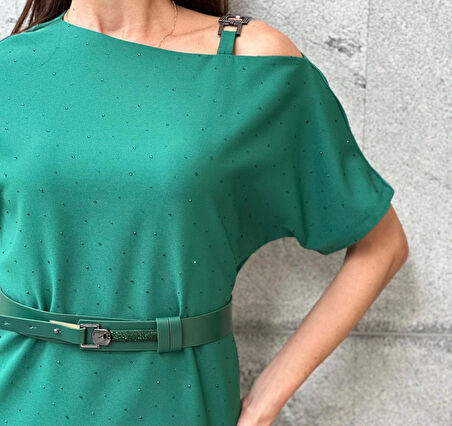 Trend Kadın Minimalist Şıklığın Renkli Dokunuşları Omuz Detaylarıyla Fark Yaratan Tasarım