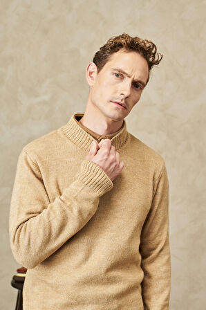 Erkek Kahverengi Standart Fit Normal Kesim Yarım Balıkçı Yaka Triko Kazak