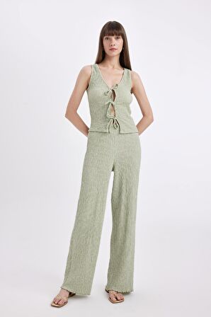 DeFacto Slim Fit Dar Kesim V Yaka Bürümcük Önü Bağlamalı Kolsuz Bluz D3568AX24AUGN1105