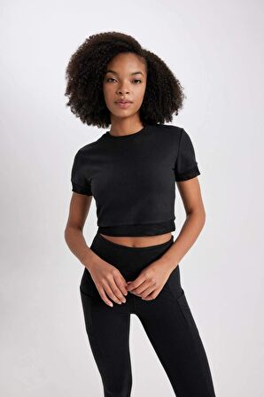 DeFactoFit Crop Bisiklet Yaka Sporcu Kısa Kollu Tişört A2505AX23AUBK81