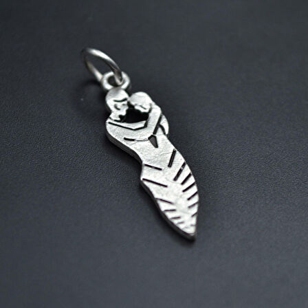 Sarılan Sevgili - Söz Kolye Ucu - Antik Gümüş Kaplama - Kod:8