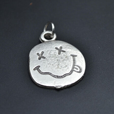 Nirvana - Gülen Yüz Kolye Ucu - Antik Gümüş Kaplama - Kod:13