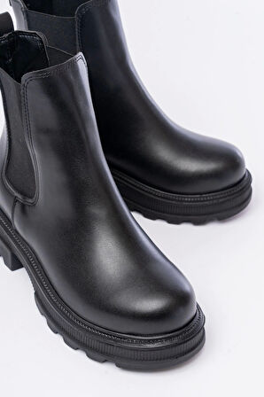 Siyah Kalın Taban Lastikli Günlük Kadın Bot