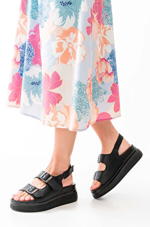 Siyah Dolgu Topuk Kadın Sandalet