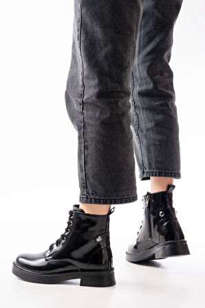 Siyah Rugan Bağcıklı Fermuarlı Günlük Kadın Bot