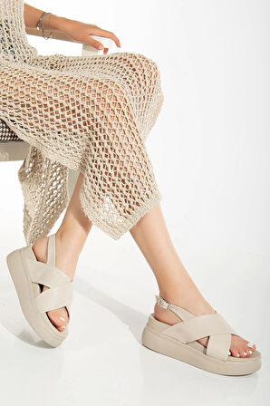 Bej Dolgu Topuk Kadın Sandalet