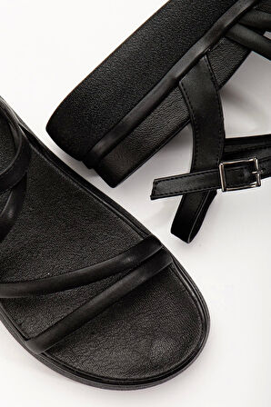 Siyah Dolgu Topuk Kadın Sandalet