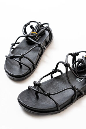 Siyah Bilekten Bağcıklı Kadın Sandalet