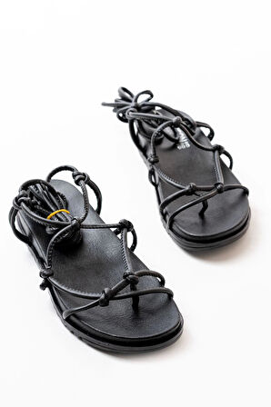 Siyah Bilekten Bağcıklı Kadın Sandalet