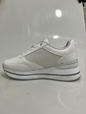 2927 Wickers  Beyaz-Gümüş Hafif Dolgu Bayan Spor Ayakkabısı
