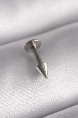 Utterly Good 316L Çelik Gümüş Renk Çivi Model Piercing Standart Beden