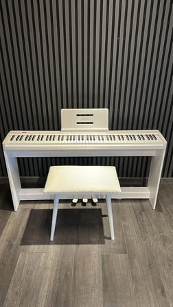 Beyaz Digital Piyano Hassasiyetli 88 Dolgu Tuş 3 Pedal Tabure Kulaklık Dahil