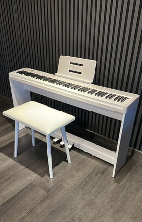 Beyaz Digital Piyano Hassasiyetli 88 Dolgu Tuş 3 Pedal Tabure Kulaklık Dahil