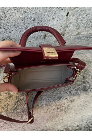 Kapaklı Çapraz Uzun Omuz Askılı Kadın El ve Kol Çantası