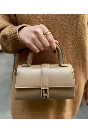 Kapaklı Çapraz Uzun Omuz Askılı Kadın El ve Kol Çantası