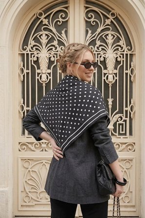 Siyah Beyaz Puantiye Model Fular Bandana Şal Estascarf 70x70 Cm