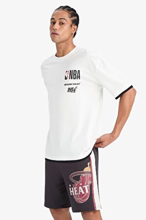 DeFactoFit NBA Miami Heat Oversize Geniş Kalıp Bisiklet Yaka Sırt Baskılı Kısa Kollu Tişört D9866AX25SPER105