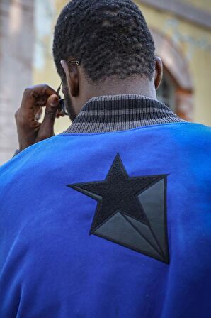 OVERSİZE KOLEJ YAKA ÇITÇIT KAPAMALI YAZILI POLARLI İÇİ ASTARLI ERKEK MONT