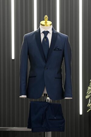 Regular Fit Armürlü Sivri Çıkmalı Yaka Yelekli Flarlı Smokin Takım Elbise