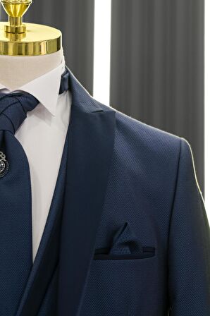 Regular Fit Armürlü Sivri Çıkmalı Yaka Yelekli Flarlı Smokin Takım Elbise